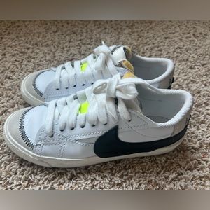 Women’s Nike Blazer Low '77 Jumbo Size 9